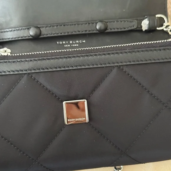 New Tory Burch WILLA QUILTED NYLONCHAIN WALLET Black - Picture 4 of 11